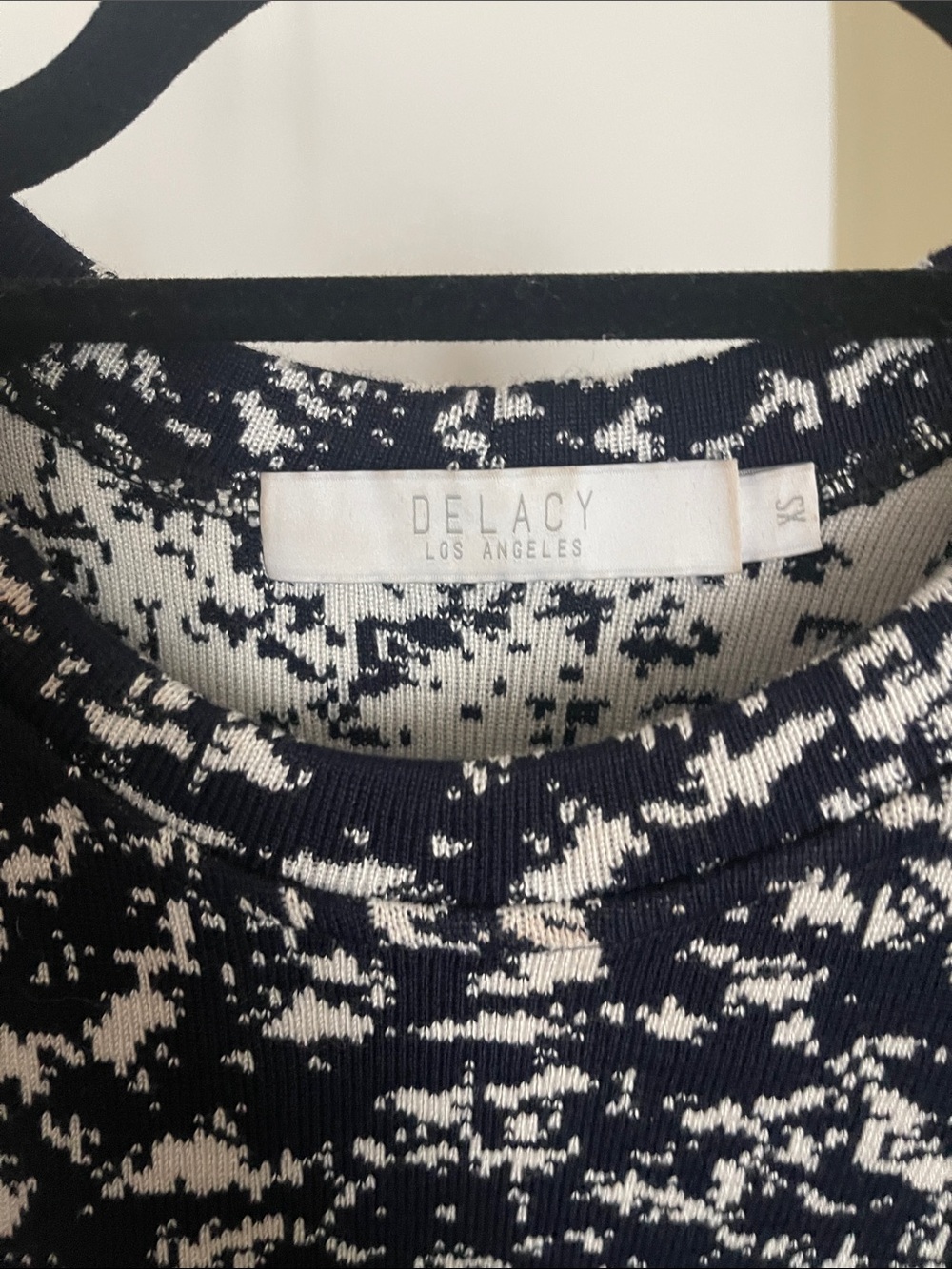Patterned Knit Crop Tank - Picture 3 of 5
